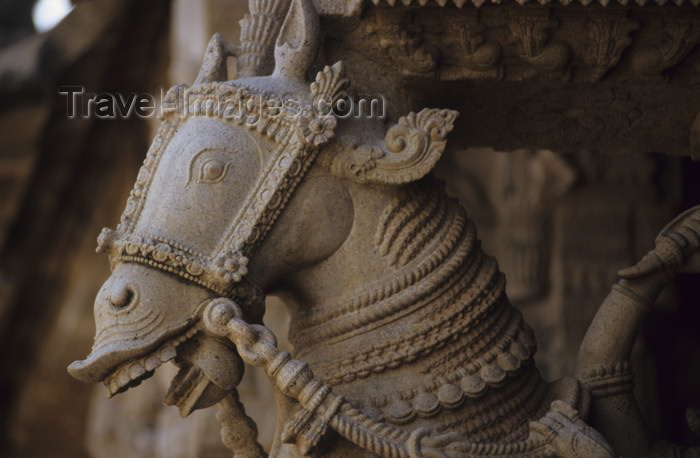 india19: India - Srirangam / Thiruvarangam (Tamil Nadu): horse sculpture  - Sri Ranganathaswamy Temple / Karyatidenplastik - photo by W.Allgöwer - (c) Travel-Images.com - Stock Photography agency - Image Bank