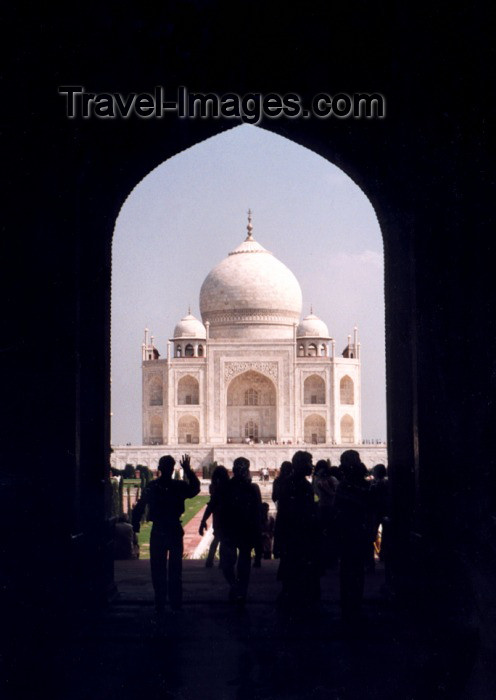india2: India - Agra (Uttar Pradesh) / AGR : Shadows and light at the Taj Mahal, built by emperor Shah Jahan for his favourite wife Empress Mumtaz Mahal (photo by Miguel Torres) - (c) Travel-Images.com - Stock Photography agency - Image Bank