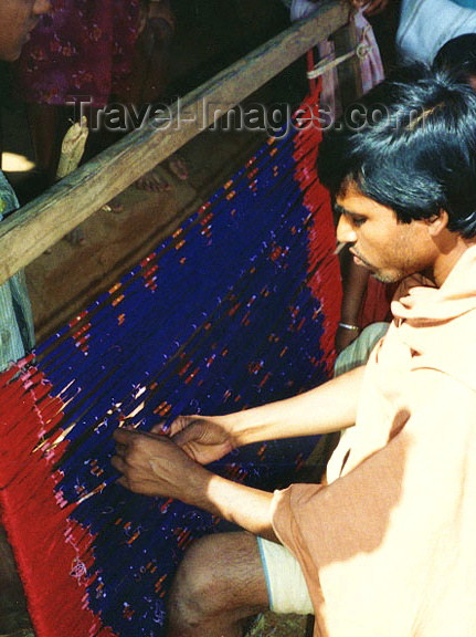 india225: India - Nuapatna (Orissa): tying the double-Ikat on the warp - photo by G.Frysinger - (c) Travel-Images.com - Stock Photography agency - Image Bank