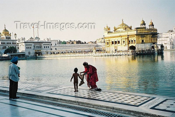 india257: India - Amritsar (Punjab): the Golden temple - by the pond (photo by J.Kaman) - (c) Travel-Images.com - Stock Photography agency - Image Bank