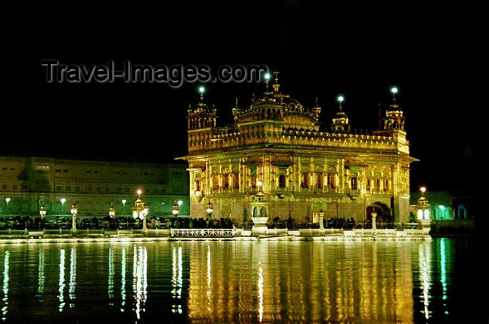 india265: India - Amritsar (Punjab): the Golden temple at night - Harimandir Sahib or Darbar Sahib (photo by J.Kaman) - (c) Travel-Images.com - Stock Photography agency - Image Bank