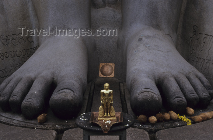 india273: India - Belur (Karnataka): Sravanabelagola: feet of giant statue of Jina Vardhamana Mahavira at a Jaina temple - religion - Jainism - photo by W.Allgöwer - (c) Travel-Images.com - Stock Photography agency - Image Bank