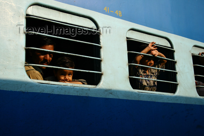 india392: India - Goa: the train leaves - photo by M.Wright - (c) Travel-Images.com - Stock Photography agency - Image Bank