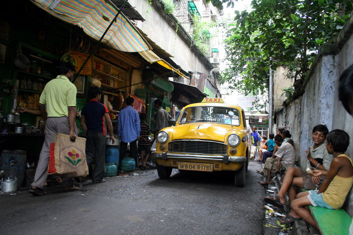 india396: India - West Bengal - Calcutta: yellow taxi - photo by M.Wright - (c) Travel-Images.com - Stock Photography agency - Image Bank