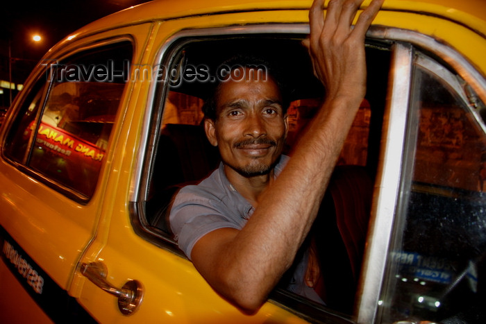 india477: Calcutta / Kolkata, West Bengal, India: taxi driver waiting in Chowringhee - nocturnal - photo by G.Koelman - (c) Travel-Images.com - Stock Photography agency - Image Bank