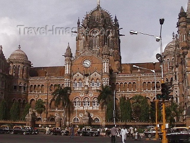 india90: India - Mumbai / Mumbai / Bombay / Bombaim (Maharashtra / Maharastra):  Victoria terminus - Chhatrapati Shivaji Station - Unesco world heritage site - photo by A.Slobodianik - (c) Travel-Images.com - Stock Photography agency - Image Bank