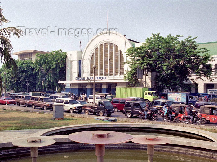 indonesia31: Java - Jakarta: Stasiun Jakartakota - train station - photo by M.Bergsma - (c) Travel-Images.com - Stock Photography agency - Image Bank
