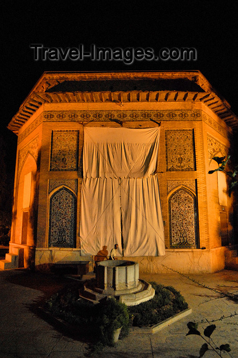 iran178: Iran - Shiraz: Pars Museum at night - Karimkhan Ave. - photo by M.Torres - (c) Travel-Images.com - Stock Photography agency - Image Bank