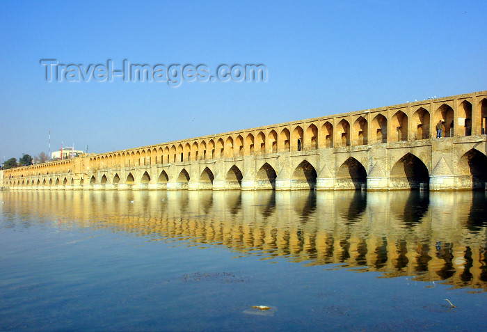 iran21: Isfahan / Esfahan - Iran: Sio-Seh Pol bridge over the Zayandeh River - the Bridge of 33 Arches or Allah-Verdi Khan - Safavid bridge design - commissioned by Shah Abbas I - photo by N.Mahmudova - (c) Travel-Images.com - Stock Photography agency - Image Bank