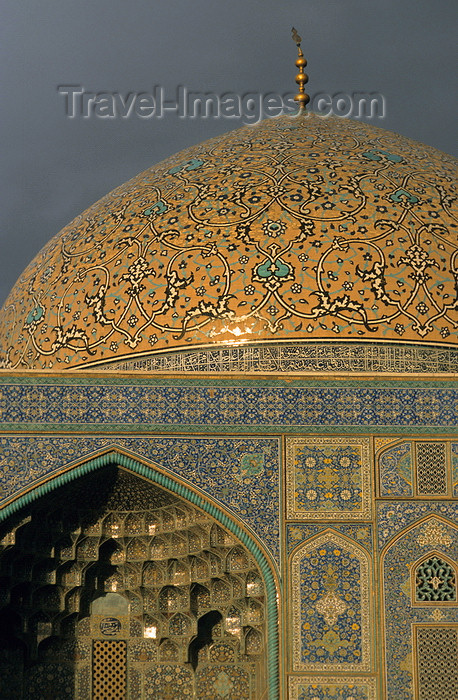iran27: Iran - Isfahan: Sheikh Lotf Allah Mosque - tile decorated dome - photo by W.Allgower - (c) Travel-Images.com - Stock Photography agency - Image Bank