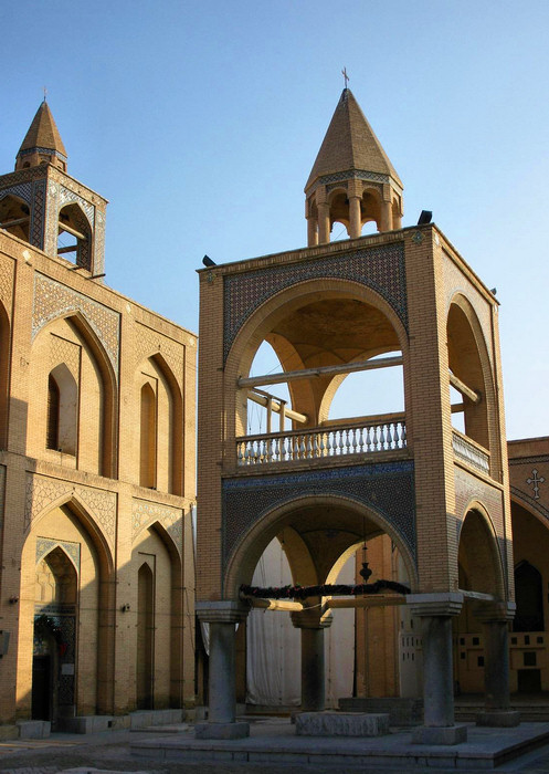 iran29: Isfahan / Esfahan, Iran: freestanding belfry of Vank Cathedral, Kelisa-e Vank - Armenian Orthodox Church - Jolfa, the Armenian quarter - photo by N.Mahmudova - (c) Travel-Images.com - Stock Photography agency - Image Bank