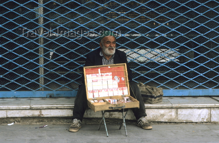 iran428: Iran - Qom: selling cigarettes - photo by W.Allgower - (c) Travel-Images.com - Stock Photography agency - Image Bank