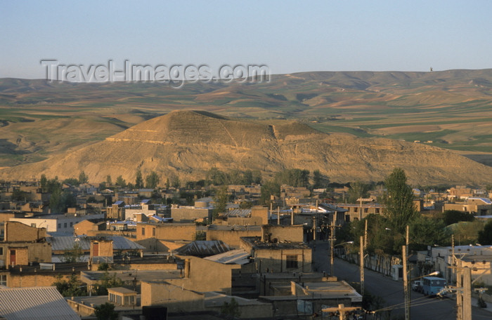 iran435: Iran - Takab / Tikab: the town and the hills - photo by W.Allgower - (c) Travel-Images.com - Stock Photography agency - Image Bank