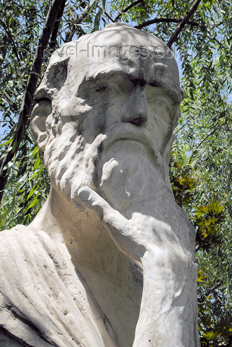iran55: Iran - Tehran - thinker - statue on Vali-ye Asr avenue - photo by M.Torres - (c) Travel-Images.com - Stock Photography agency - Image Bank