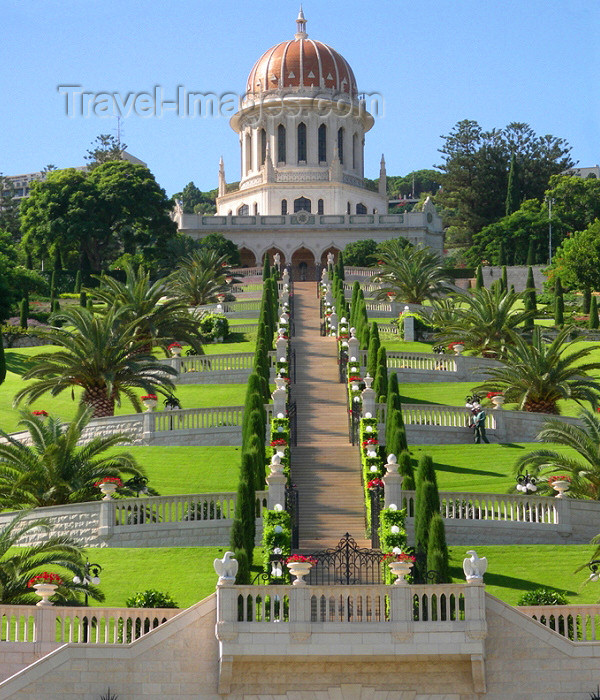 israel120: Haifa, Israel: the Bahai temple - terraces and stairway - Shrine of the Ba'b - Unesco world heritage site - photo by E.Keren - (c) Travel-Images.com - Stock Photography agency - Image Bank