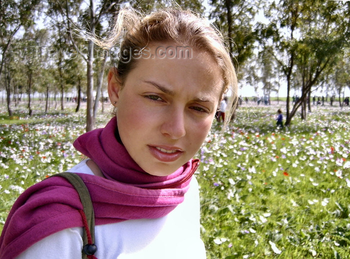 israel296: Israel - Megido: girl in the countryside - photo by E.Keren - (c) Travel-Images.com - Stock Photography agency - Image Bank