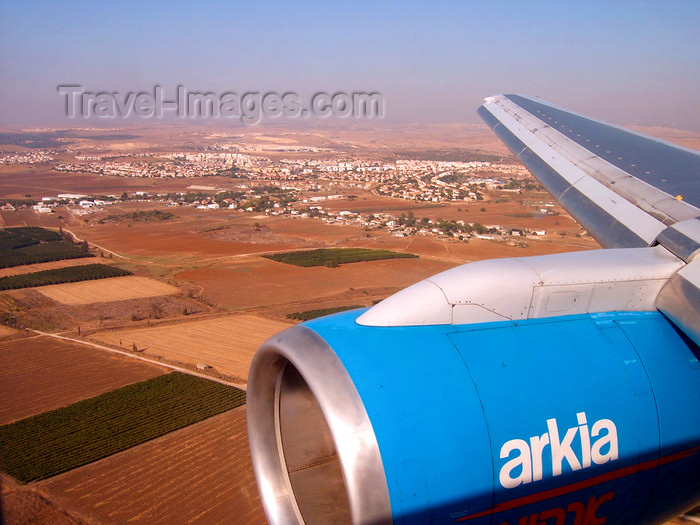 israel381: Tel Aviv, Israel: landing approach at Ben Gurion International Airport, seen from an Arkia Boeing 757 aircraft - photo by E.Keren - (c) Travel-Images.com - Stock Photography agency - Image Bank
