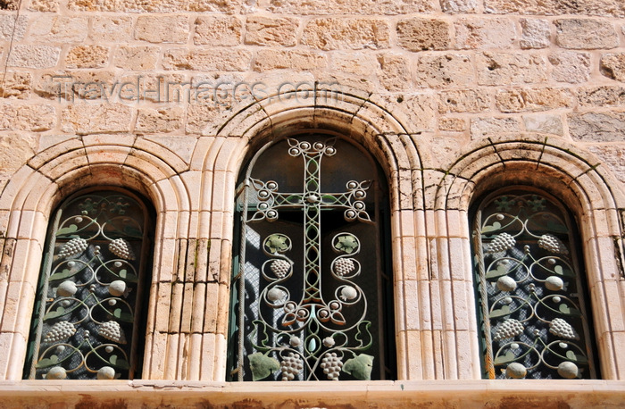 israel449: Jerusalem, Israel: Holy Sepulcher church - triple window decorated with Armenian motives - wrought Iron latticework - parvis - Christian quarter - photo by M.Torres - (c) Travel-Images.com - Stock Photography agency - Image Bank