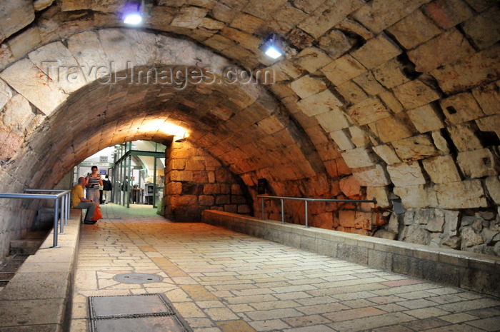 israel50: Jerusalem, Israel: ancient tunnel leading to the Western Wall plaza - metal detectors -  the Kotel - muro das lamentações - Mur des Lamentations - Klagemauer - photo by M.Torres - (c) Travel-Images.com - Stock Photography agency - Image Bank