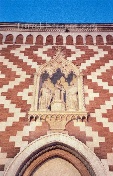 italy13: Vicenza  - Venetia / Veneto, Italy / VIC : detail of the side entrance - Chiesa di S.Croce / dei Carmini in S.Giacomo Maggiore - Unesco world heritage site - photo by M.Torres - (c) Travel-Images.com - Stock Photography agency - Image Bank