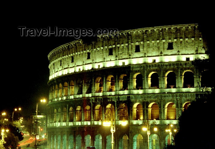 italy133: Italy / Italia - Rome: il Colosseo Romano - the coliseum - nocturnal (photo by M.Bergsma) - (c) Travel-Images.com - Stock Photography agency - Image Bank