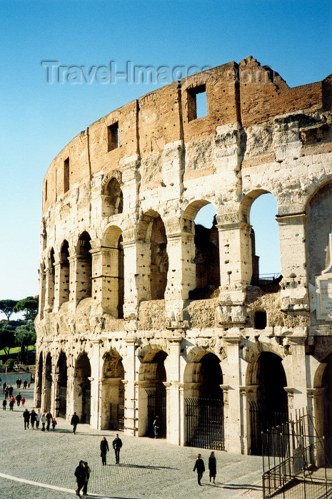 italy39: Italy / Italia - Rome / Roma / FCO / CIA (Lazio): the Roman Coliseum - Colloseum - Historic Centre of Rome - Unesco world heritage site - photo by M.Torres - (c) Travel-Images.com - Stock Photography agency - Image Bank