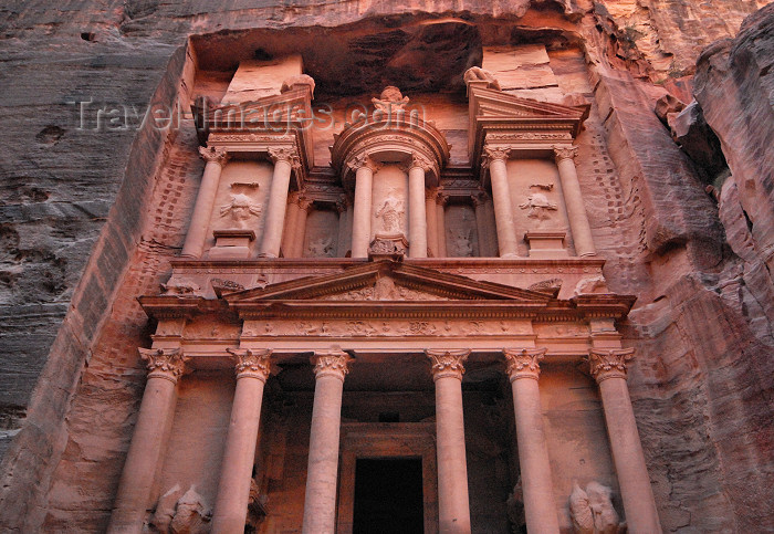 jordan27: Jordan - Petra: the Khaznah Firaoun - treasury of the Pharaohs - UNESCO world heritage site - photo by M.Torres - (c) Travel-Images.com - Stock Photography agency - Image Bank