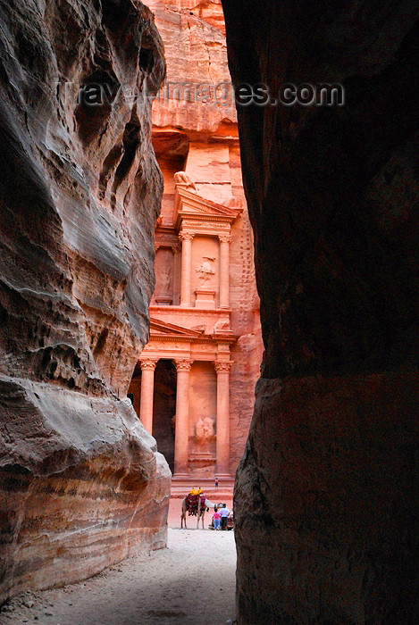 jordan28: Jordan - Petra: walking to the Khazneh - end of the Siq - one of the New Seven Wonders of the World - photo by M.Torres - (c) Travel-Images.com - Stock Photography agency - Image Bank