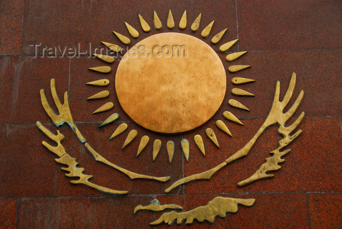 kazakhstan287: Kazakhstan, Almaty: 28 Panfilov Heroes' Park - Kazakh eagle and sun - gold over red granite - photo by M.Torres - (c) Travel-Images.com - Stock Photography agency - Image Bank