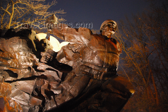 kazakhstan290: Kazakhstan, Almaty: 28 Panfilov Heroes' Park - Great Patriotic War memorial - Soviet soldiers - photo by M.Torres - (c) Travel-Images.com - Stock Photography agency - Image Bank
