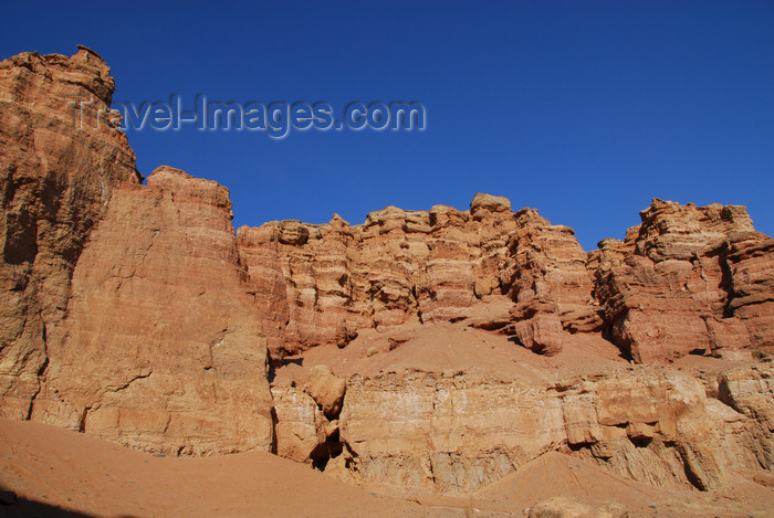 kazakhstan97: Kazakhstan, Charyn Canyon: Valley of the Castles - rock wall - photo by M.Torres - (c) Travel-Images.com - Stock Photography agency - Image Bank