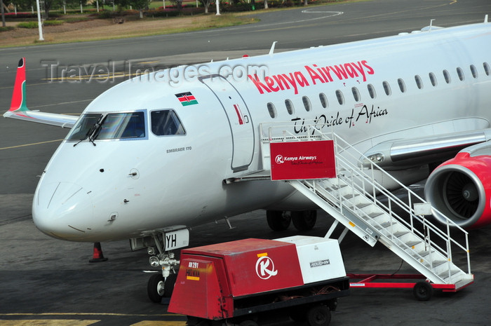 kenya79: Nairobi, Kenya: Jomo Kenyatta International Airport - Kenya Airways Embraer 170, 5Y-KYH and Houchin 140kVA Ground Power Unit - photo by M.Torres - (c) Travel-Images.com - Stock Photography agency - Image Bank