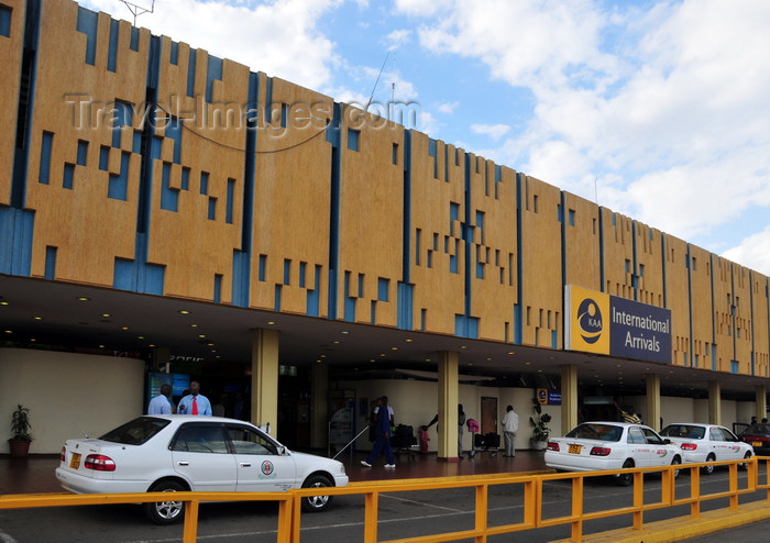 kenya80: Nairobi, Kenya: Jomo Kenyatta International Airport - Embakasi - land side of the terminal - taxis - photo by M.Torres - (c) Travel-Images.com - Stock Photography agency - Image Bank