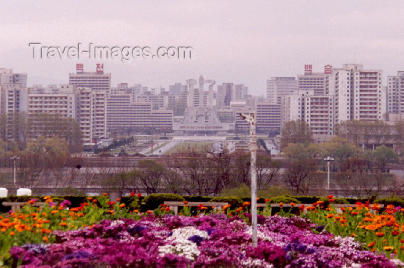 korean27: North Korea / DPRK - Pyongyang: west bank - party foundation monument (photo by M.Torres) - (c) Travel-Images.com - Stock Photography agency - Image Bank