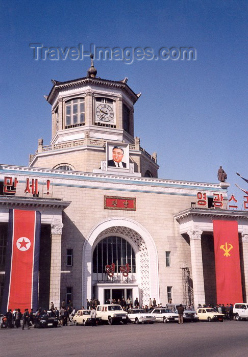 korean49: DPRK - Pyongyang: Central Train Station (photo by M.Torres) - (c) Travel-Images.com - Stock Photography agency - Image Bank