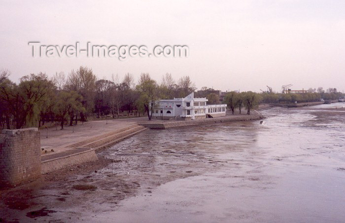 korean87: North Korea / DPRK - Sinuiju: river side - southern bank of the Yalu river - border with PR China (photo by M.Torres) - (c) Travel-Images.com - Stock Photography agency - Image Bank