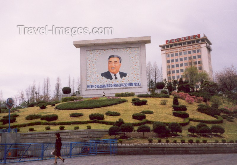 korean95: North Korea / DPRK - Pyongyang: downtown propaganda - Kim Il Sung (photo by M.Torres) - (c) Travel-Images.com - Stock Photography agency - Image Bank