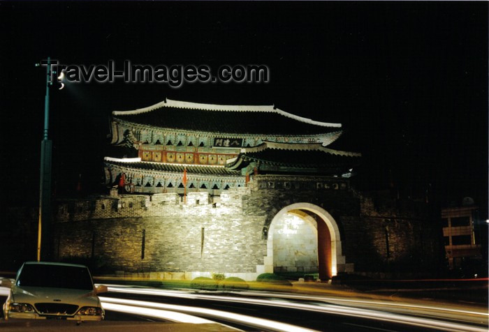 koreas61: Asia - South Korea - Suweon: paldalmun - south gate - nocturnal - photo by S.Lapides - (c) Travel-Images.com - Stock Photography agency - Image Bank