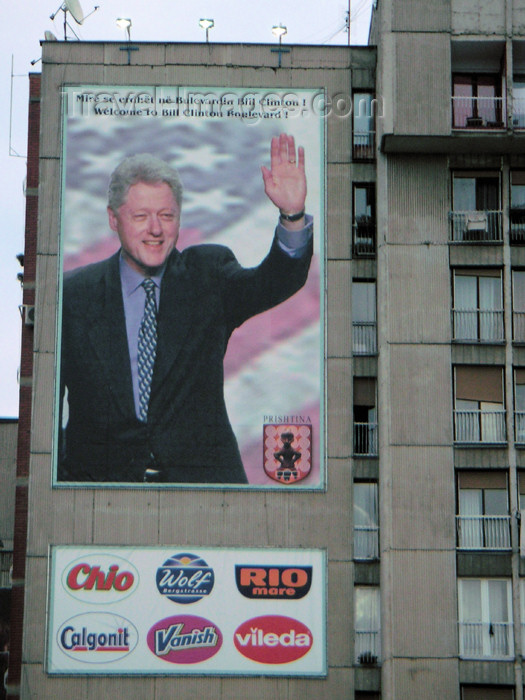 kosovo13: Kosovo - Pristina: Bill Clinton Boulevard - one man's hero another man's war criminal - photo by A.Kilroy - (c) Travel-Images.com - Stock Photography agency - Image Bank