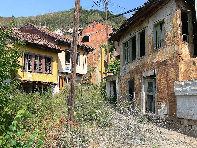 kosovo79: Kosovo - Prizren / Prizreni: looted houses of Serbs - photo by J.Kaman - (c) Travel-Images.com - Stock Photography agency - Image Bank