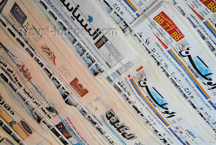 kuwait35: Kuwait city: Kuwaiti press - newspapers - photo by M.Torres - (c) Travel-Images.com - Stock Photography agency - the Global Image Bank
