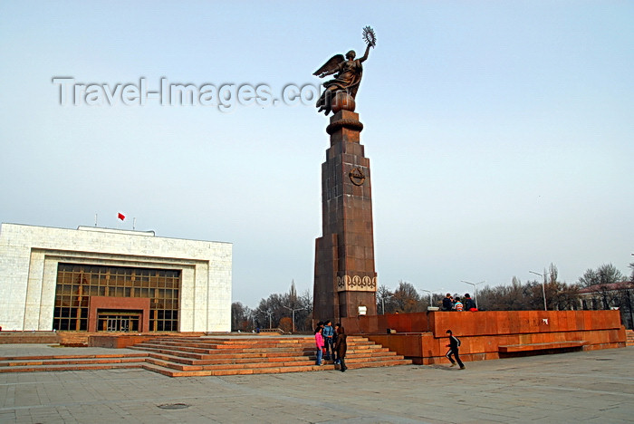 kyrgyzstan34: Bishkek, Kyrgyzstan: State Historical Museum and Freedom monument on Ala-Too square - photo by M.Torres - (c) Travel-Images.com - Stock Photography agency - Image Bank