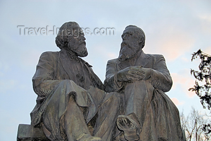 kyrgyzstan74: Bishkek, Kyrgyzstan: Karl Marx and Frederick Engels - Oak Park, facing the former building of the Supreme Soviet - photo by M.Torres - (c) Travel-Images.com - Stock Photography agency - Image Bank