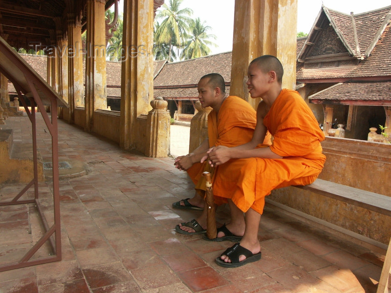 laos15: Laos - Vientiane: monks at Wat Sisaket - religion - Buddhism (photo by P.Artus) - (c) Travel-Images.com - Stock Photography agency - Image Bank
