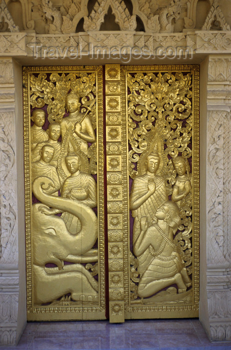 laos94: Laos - Laos - Luang Prabang: Gilded gate - Vat Pa Phonphao - Buddhist temple - religion / Vergoldete Türflügel - photo by Walter G Allgöwer - (c) Travel-Images.com - Stock Photography agency - Image Bank