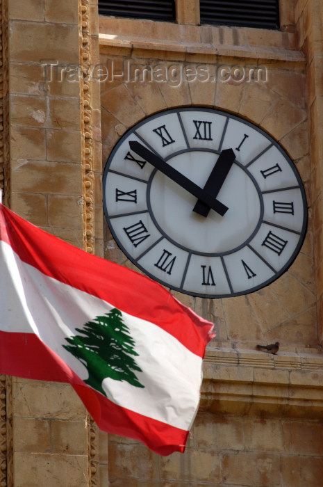 lebanon25: Lebanon / Liban - Beirut: clock and Lebanese flag (photo by J.Wreford) - (c) Travel-Images.com - Stock Photography agency - Image Bank