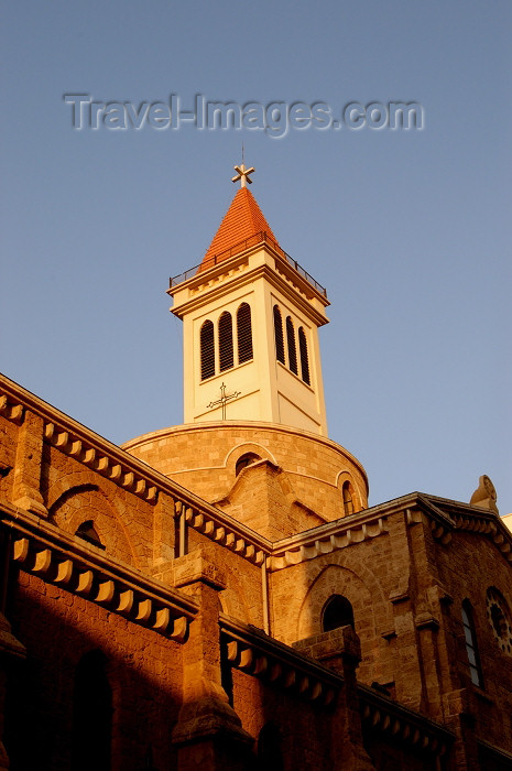 lebanon30: Lebanon / Liban - Beirut / Beyrouth: St Louis Capuchin Catholic Church - Latin rite - near the baths - photo by J.Wreford - (c) Travel-Images.com - Stock Photography agency - Image Bank