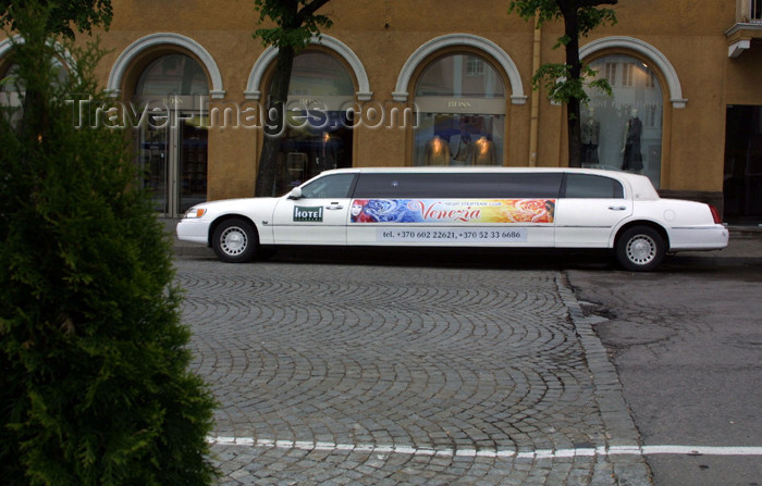 lithuania114: Lithuania - Vilnius: limousine - photo by A.Dnieprowsky - (c) Travel-Images.com - Stock Photography agency - Image Bank
