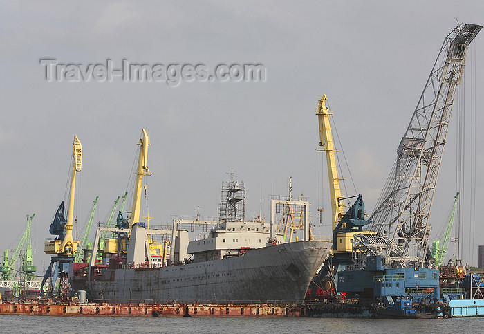 lithuania205: Klaipeda, Lithuania: docks - ship undergoing repairs - photo by A.Dnieprowsky - (c) Travel-Images.com - Stock Photography agency - Image Bank