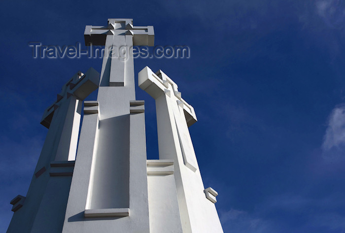 lithuania222: Vilnius, Lithuania: Three Crosses monument, by Polish architect and sculptor Antoni Wiwulskiorg - Mountain Park - Plikasis kalnas - photo by A.Dnieprowsky - (c) Travel-Images.com - Stock Photography agency - Image Bank